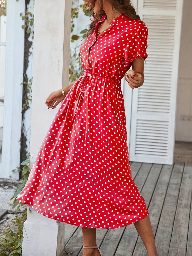 Luvik | a-line dress, jossa on pilkkupainatus ja v-aukkoinen
