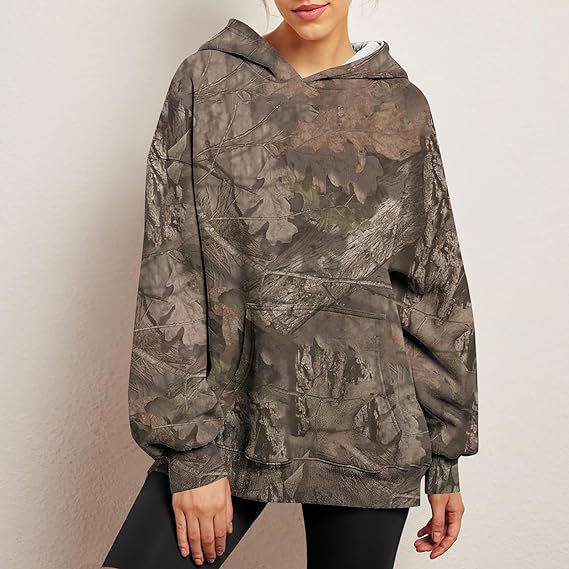 Luvik | Ylikokoinen urheilu-huppari, jossa on camouflage-vaahteralehtiprintti