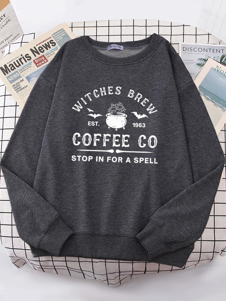 Luvik | Hauska Collegepaita "witches Brew Coffee Co" Printti Naisille