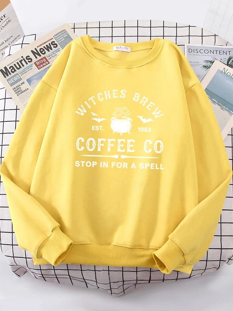 Luvik | Hauska Collegepaita "witches Brew Coffee Co" Printti Naisille