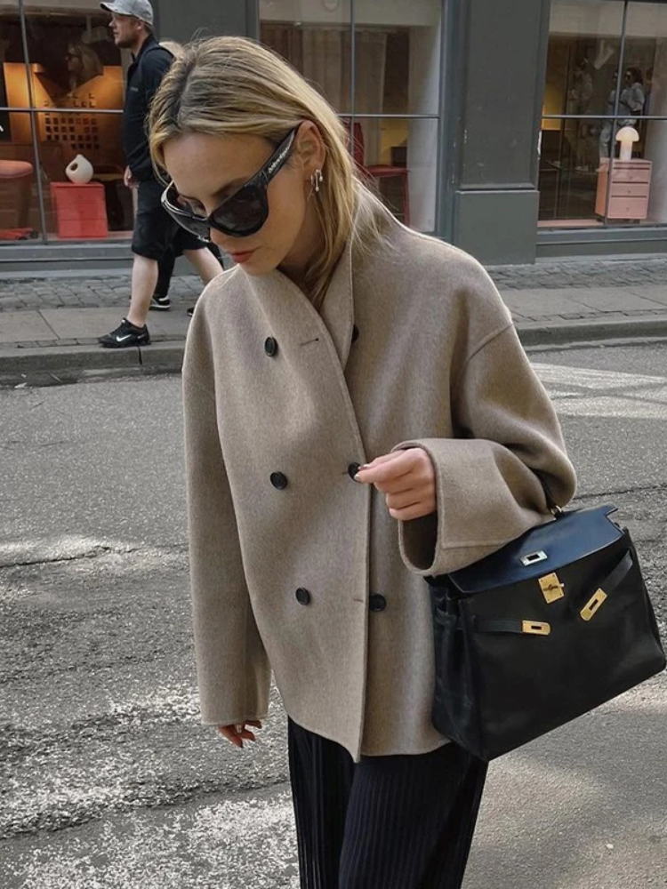 Luvik | Asymmetrical Trench coat for Women with Wide Lapel and Double Closure