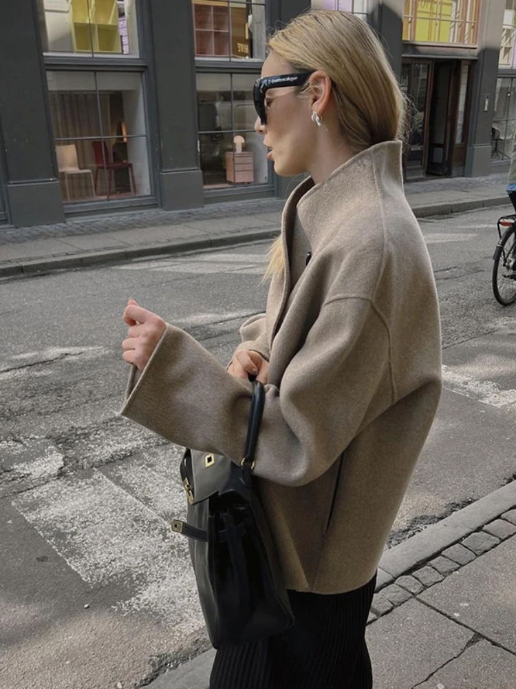 Luvik | Asymmetrical Trench coat for Women with Wide Lapel and Double Closure