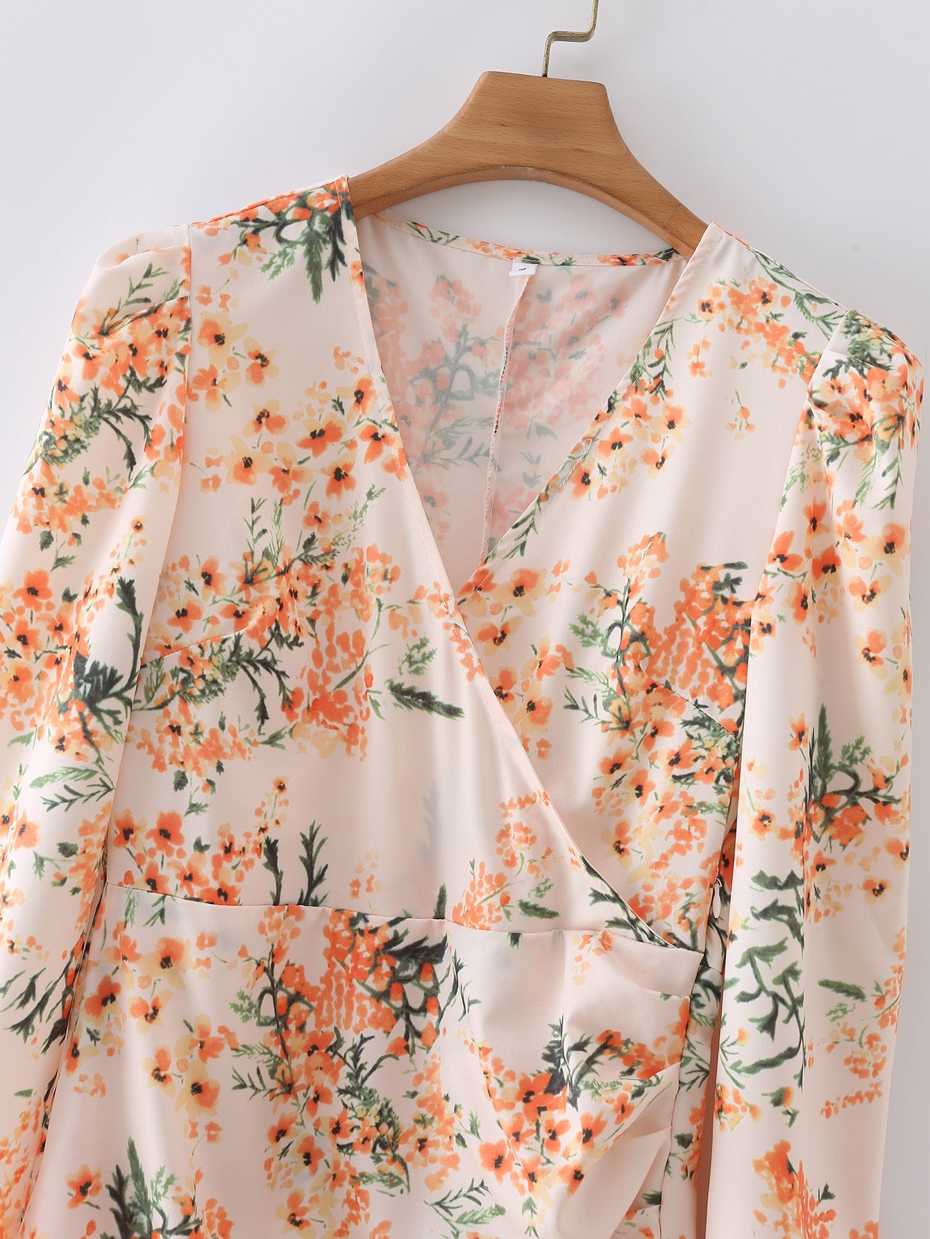 Luvik | V-neck long sleeve dress, decorated with yellow flowers