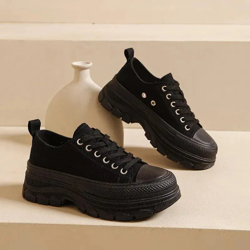 Luvik | Sneaker Casual nauhoilla – Tyylikkyyttä ja mukavuutta joka tilaisuuteen