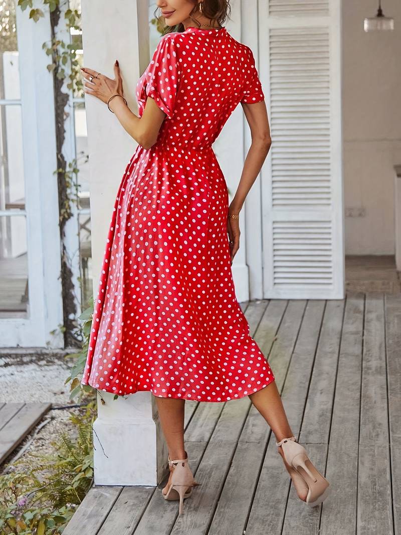 Luvik | a-line dress, jossa on pilkkupainatus ja v-aukkoinen