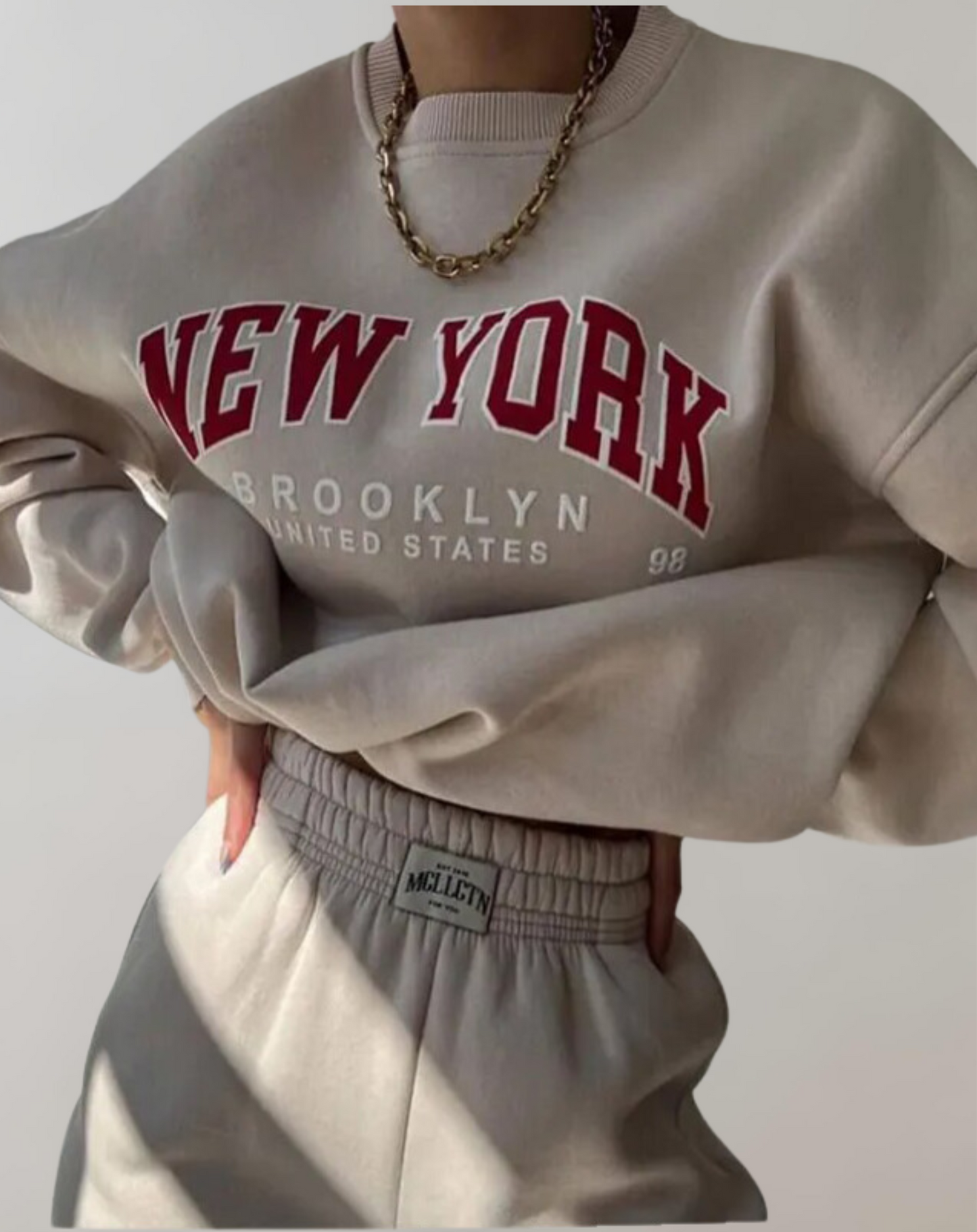 Luvik | Collegepaita Kirjaimilla
