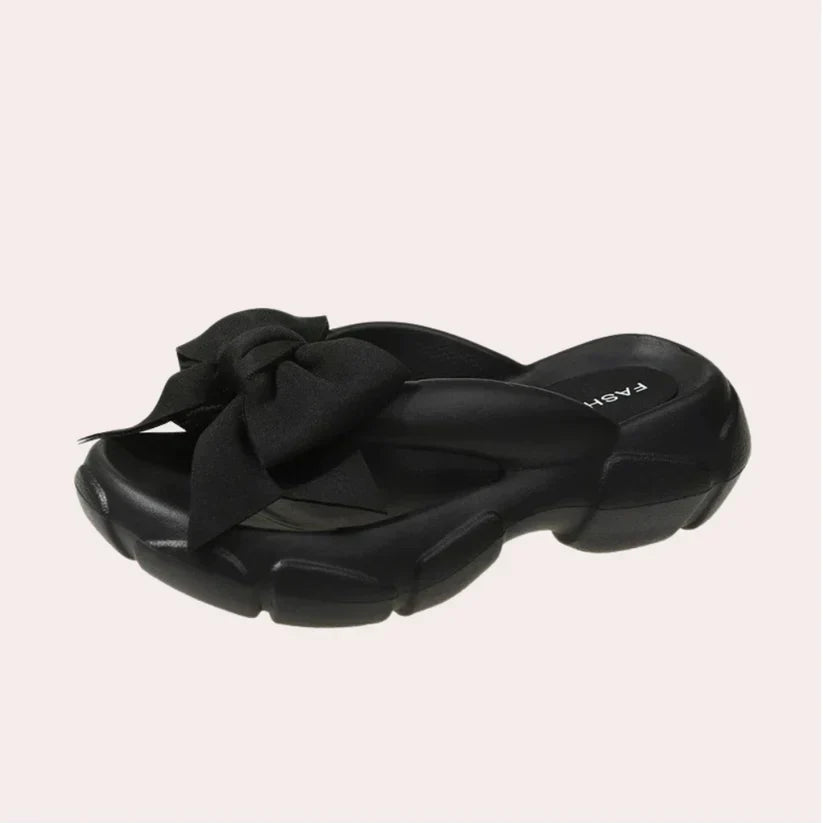 Luvik | Elegant women's shoe with laces as detail