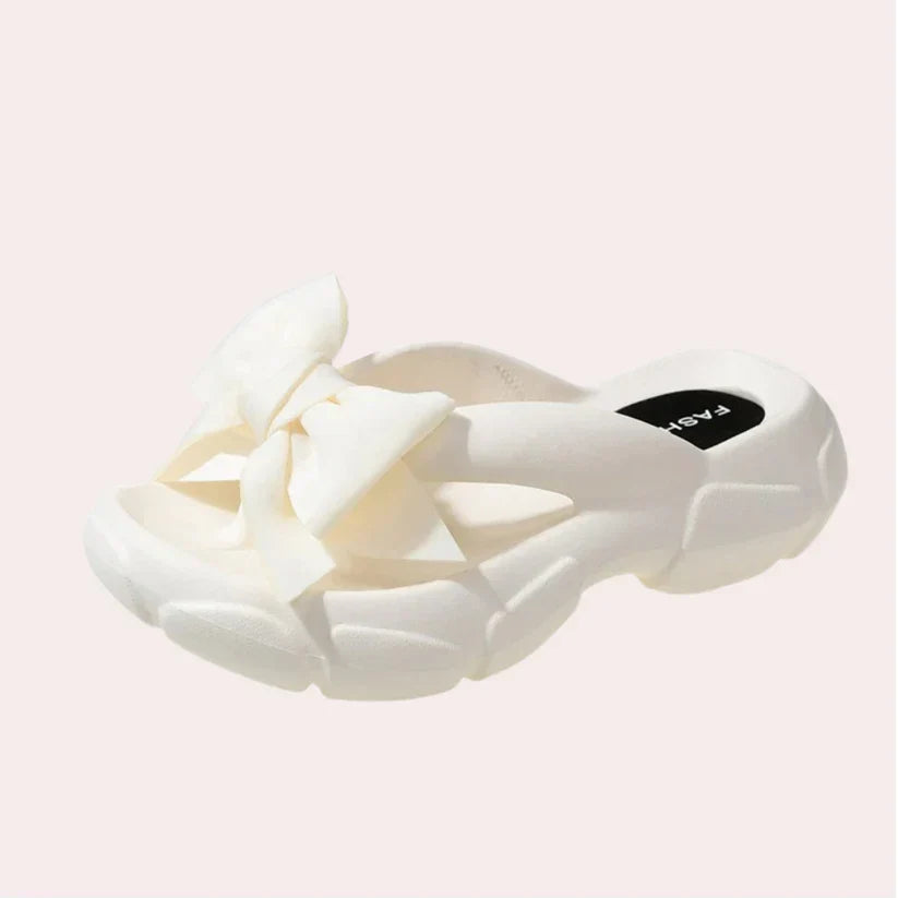 Luvik | Elegant women's shoe with laces as detail