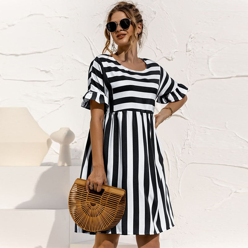 Luvik | Loose Fit Lyhyt Hihainen Lyhyt Mekko Kesämekko