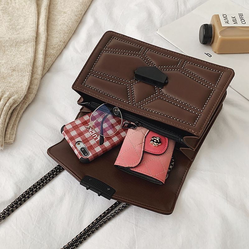 Luvik | Minun on jätettävä Sling Bag.