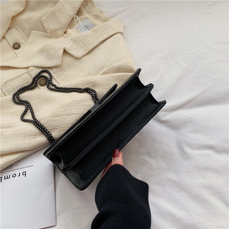 Luvik | Minun on jätettävä Sling Bag.