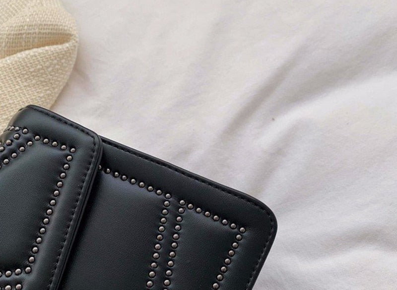 Luvik | Minun on jätettävä Sling Bag.