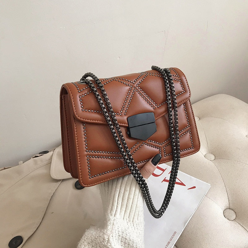 Luvik | Minun on jätettävä Sling Bag.