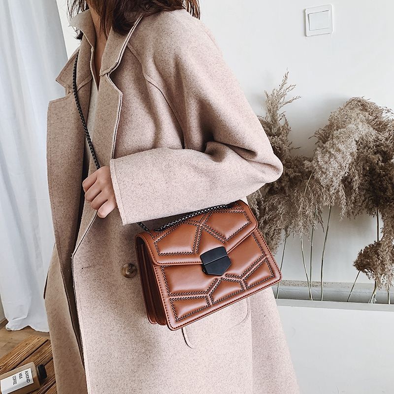 Luvik | Minun on jätettävä Sling Bag.