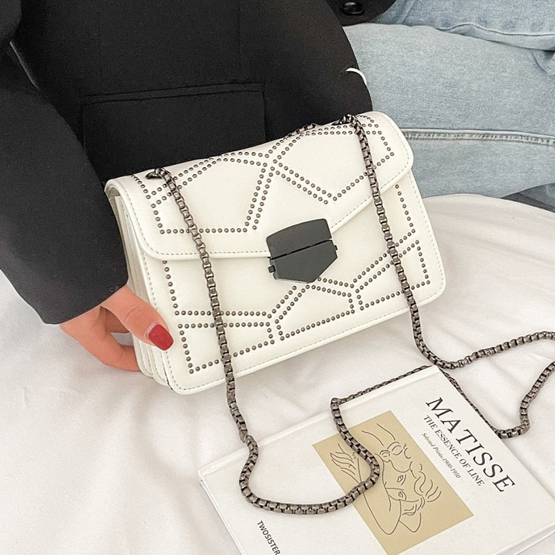 Luvik | Minun on jätettävä Sling Bag.