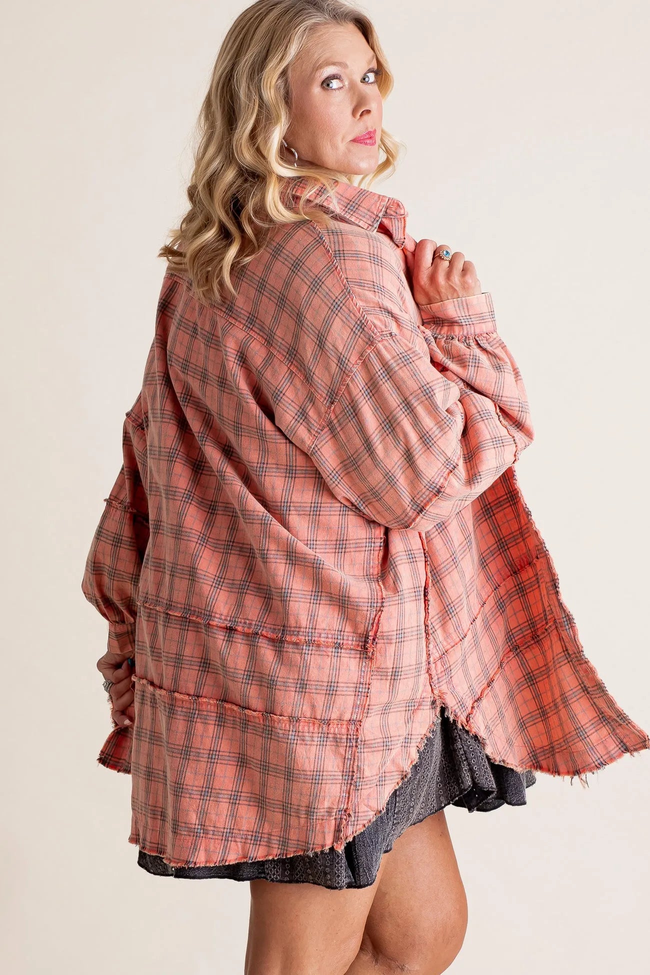 Luvik | Rake-edge overlong coat with pockets
