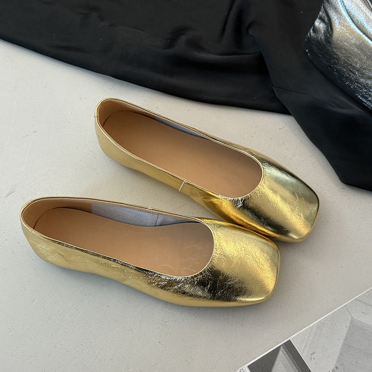 Nainen Kiiltävä Metallinen Ballerina Luvik