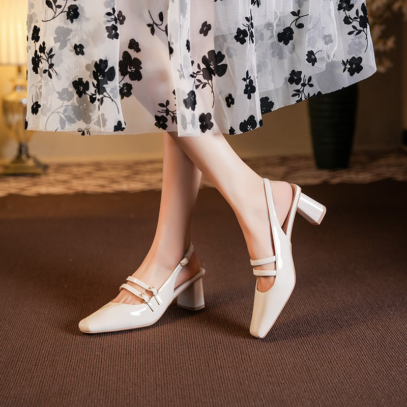 Naisten kengät, joissa on paksu korko ja Slingback Luvik