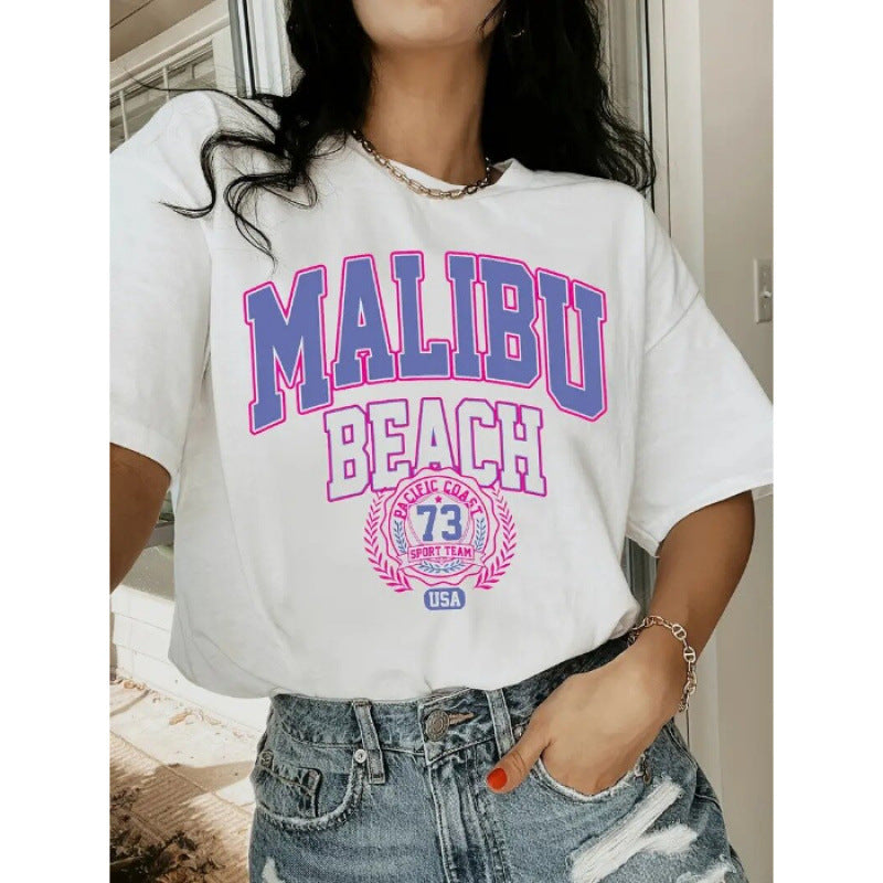 Naisten muoti T-paita urheilullisella Malibu Beach -printillä Luvik