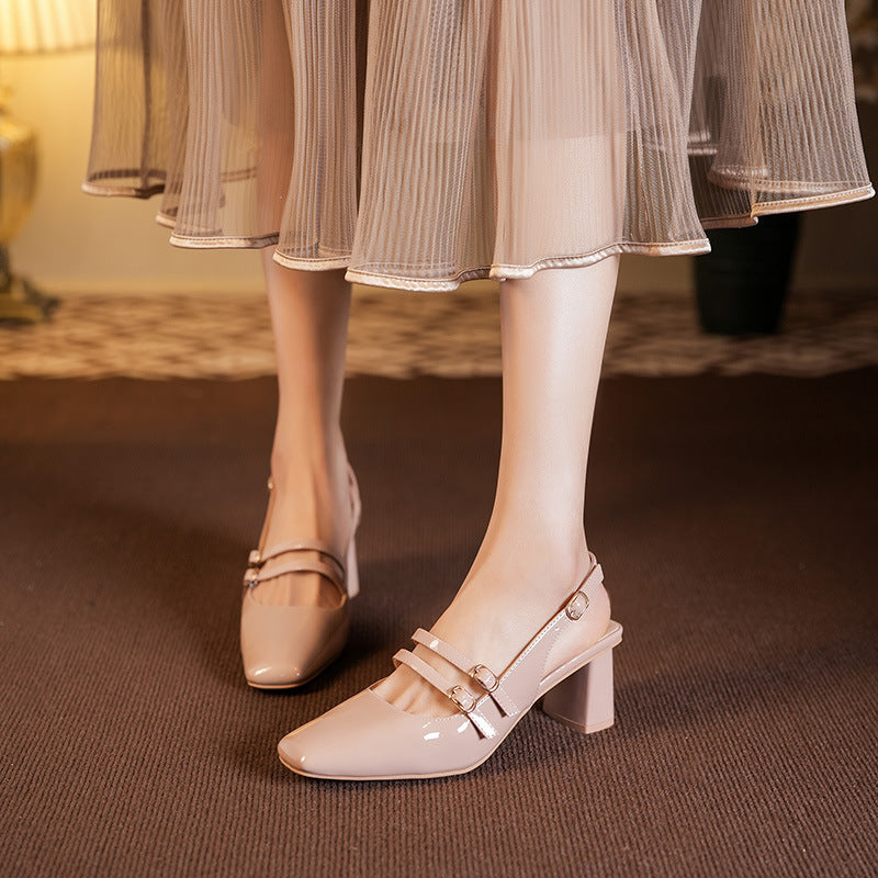 Naisten kengät, joissa on paksu korko ja Slingback Luvik