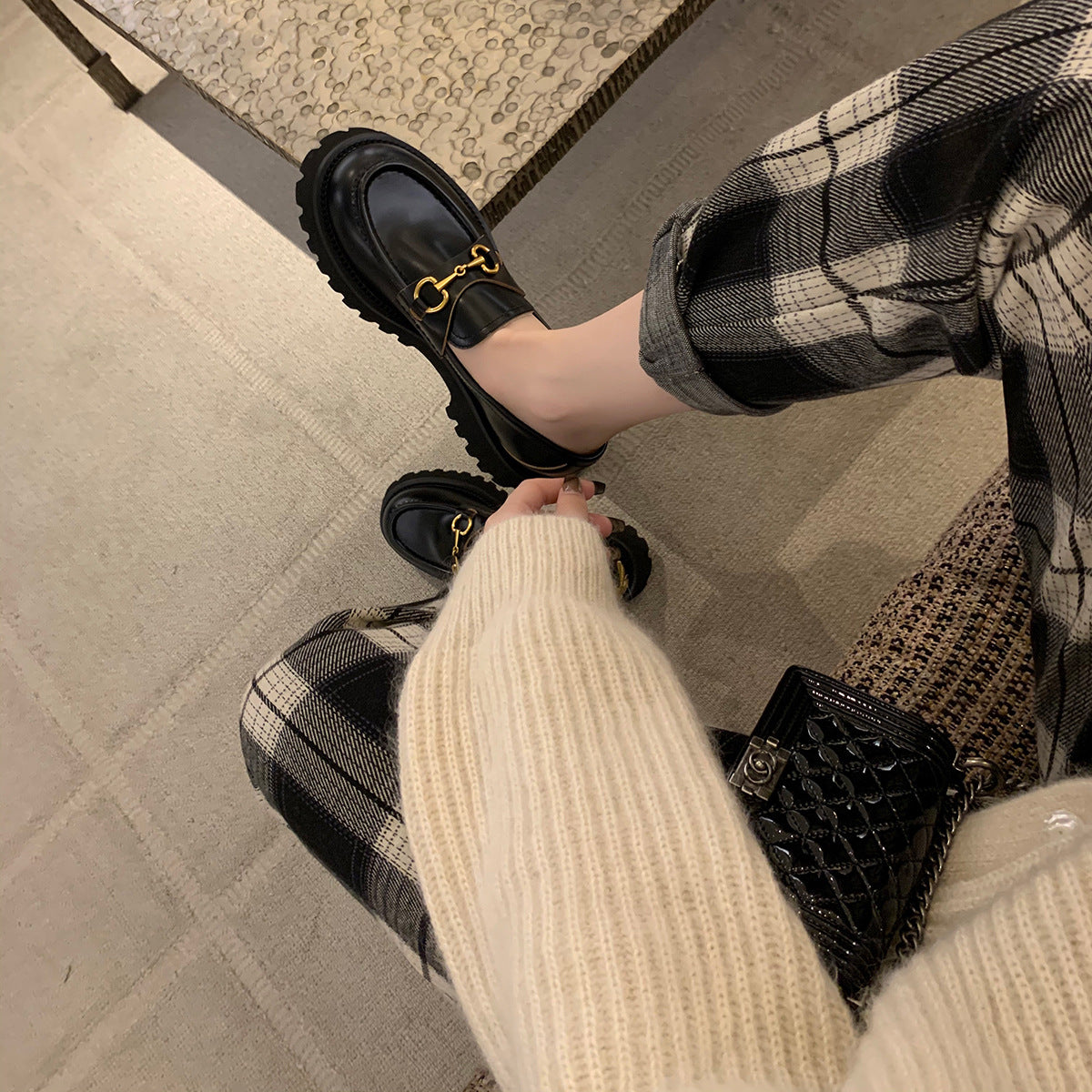 Naisille Chunky Loafers ylellisellä metall yksityiskohdalla ja kestävällä kumipohjalla Luvik