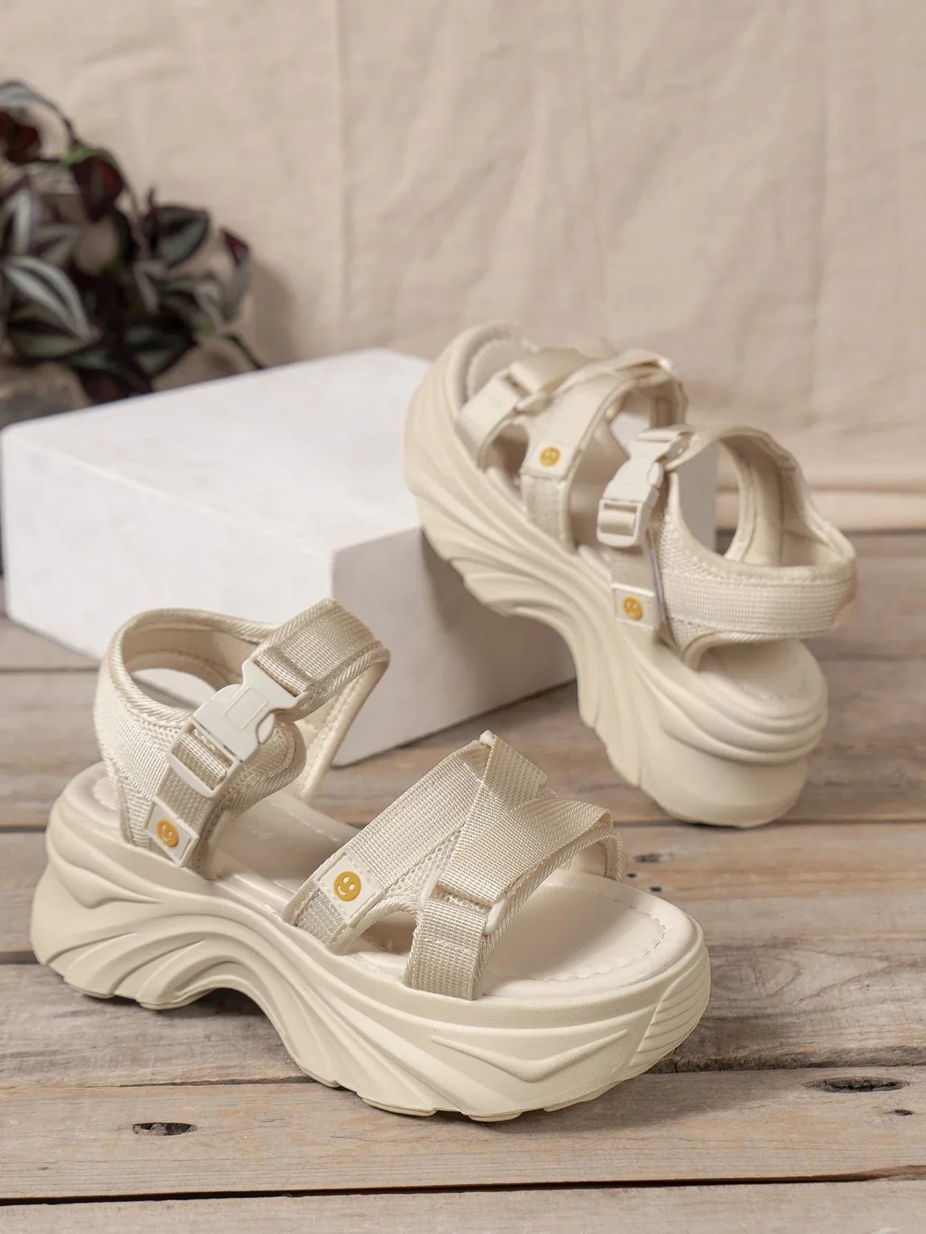 Luvik | Ei voi estää sadetta Chunky Sandalit
