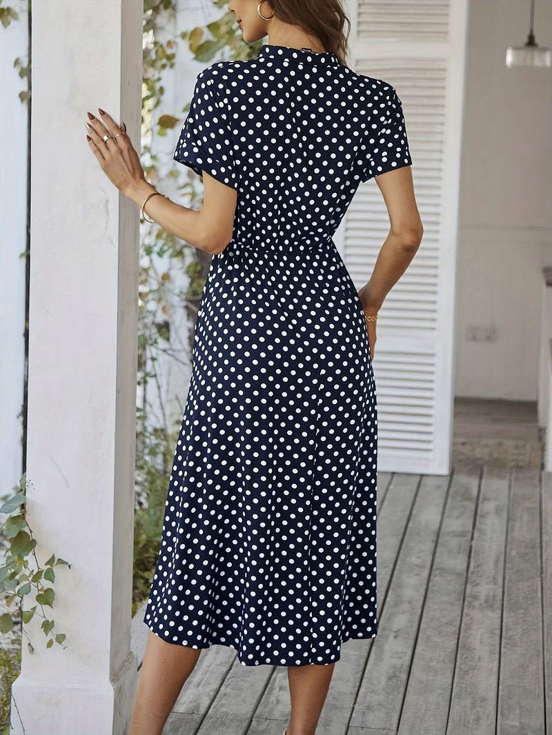 Luvik | a-line dress, jossa on pilkkupainatus ja v-aukkoinen