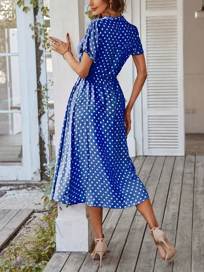 Luvik | a-line dress, jossa on pilkkupainatus ja v-aukkoinen