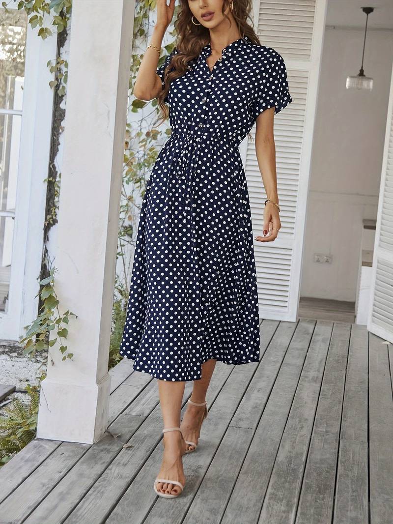Luvik | a-line dress, jossa on pilkkupainatus ja v-aukkoinen