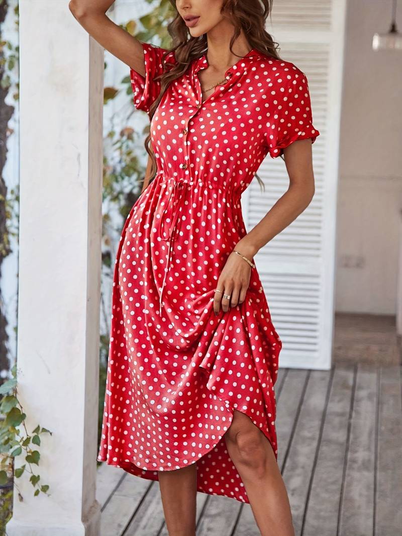 Luvik | a-line dress, jossa on pilkkupainatus ja v-aukkoinen