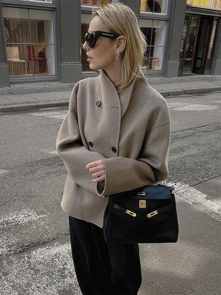 Luvik | Asymmetrical Trench coat for Women with Wide Lapel and Double Closure