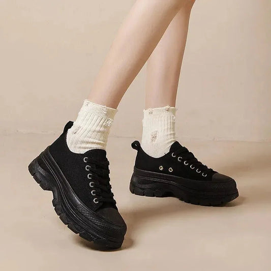 Luvik | Sneaker Casual nauhoilla – Tyylikkyyttä ja mukavuutta joka tilaisuuteen