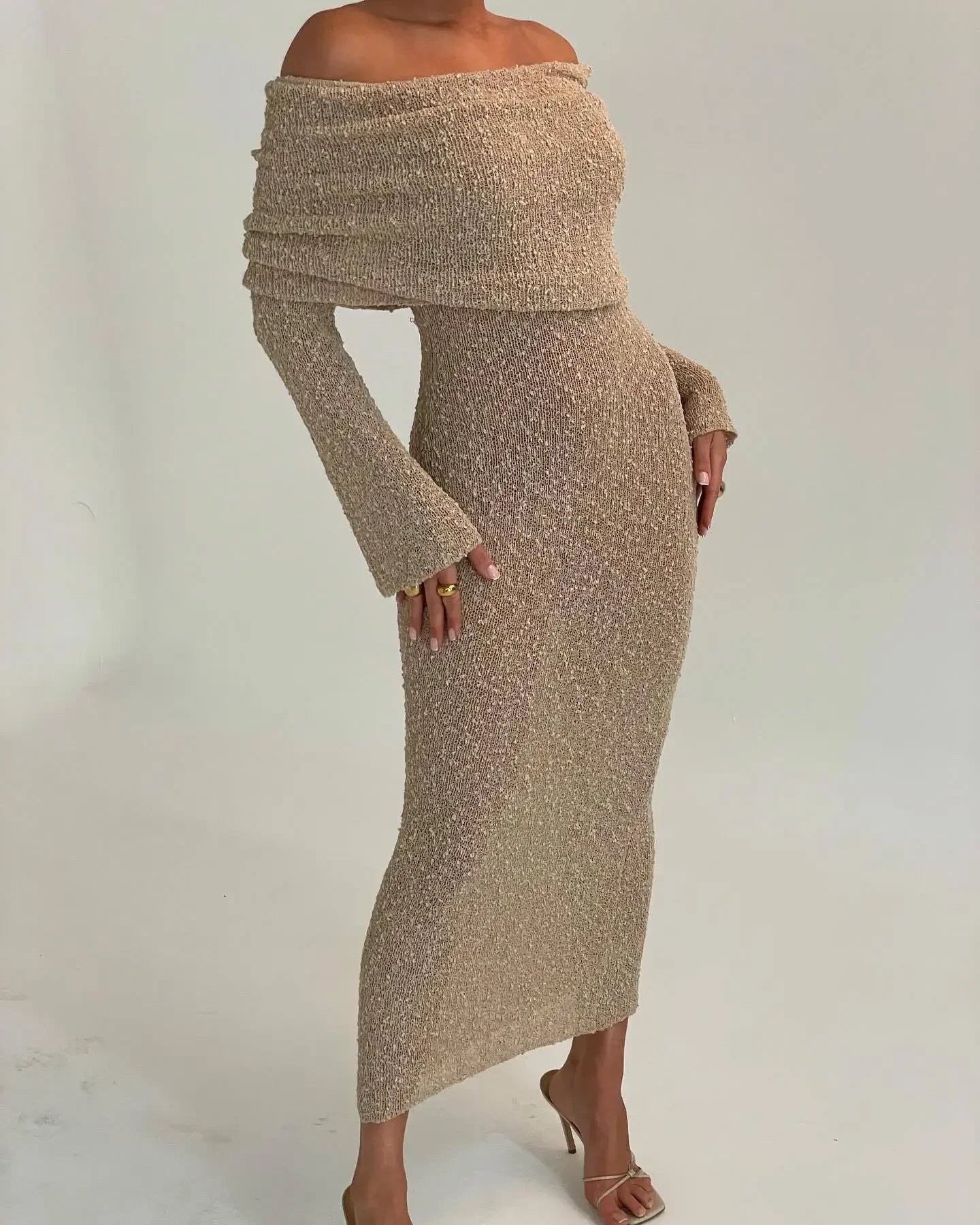 Luvik | Off Shoulder Neule Maksimekko