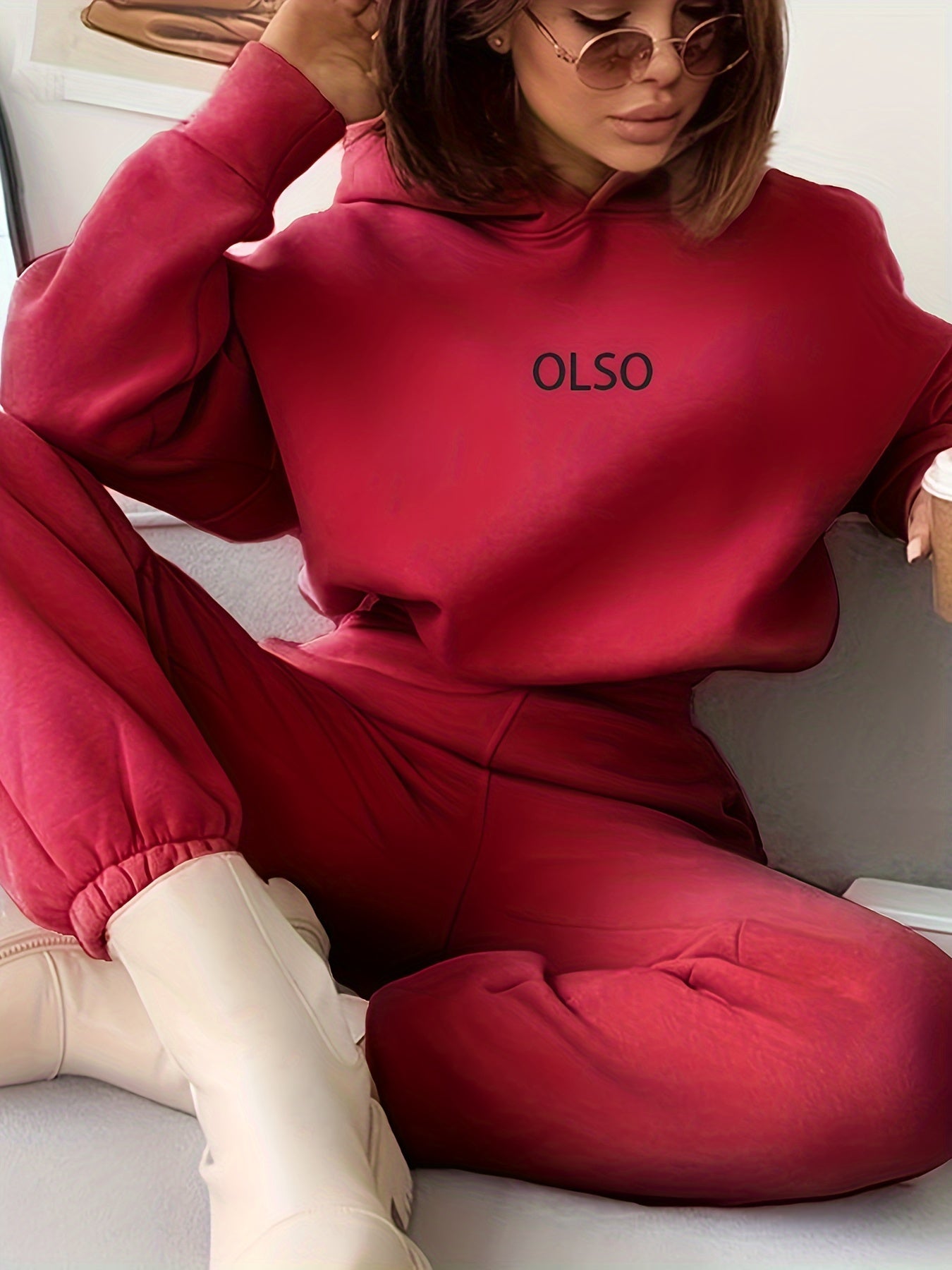 Luvik | Oslo naisten kahden kappaleen setti, joka koostuu hupparista ja collegehousuista