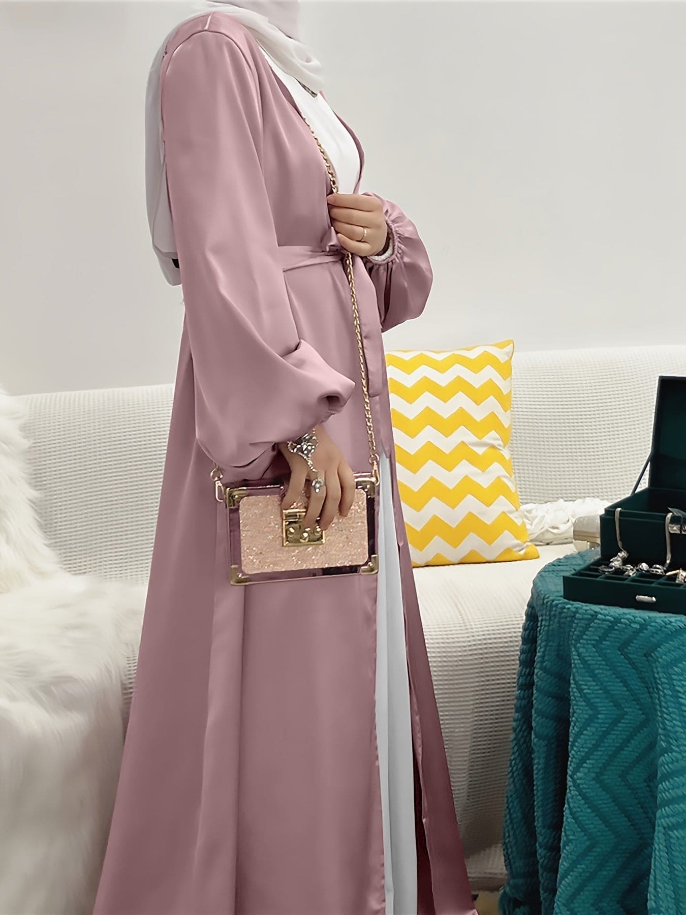 Luvik | Tyylikäs Abaya Mekko Vyöllä