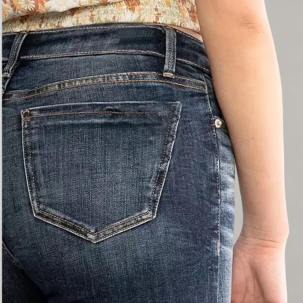 Luvik | Elegant Flare Jeans for Naiset
