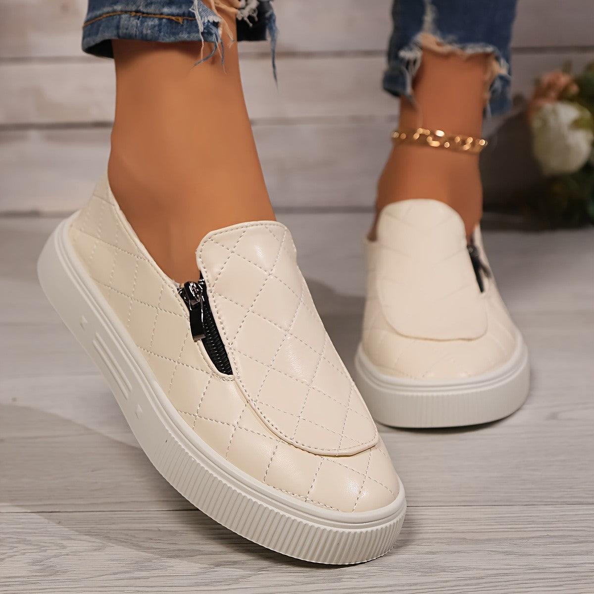 Naisten Slip-On tennis kengät trendikkäällä tikattu designilla ja käytännöllisellä vetoketjulla Luvik