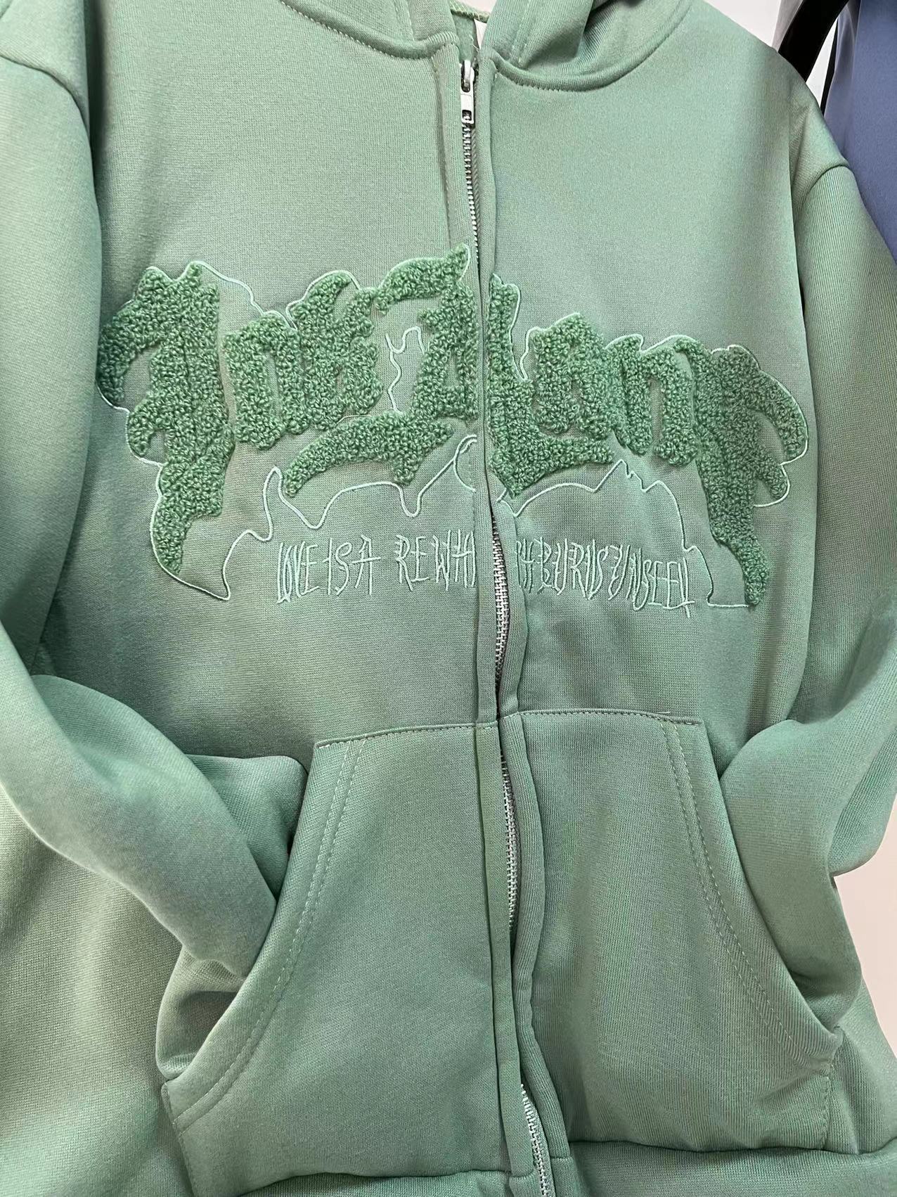 Femme Grafik Zip-Up Hoodie with unique statement Luvik