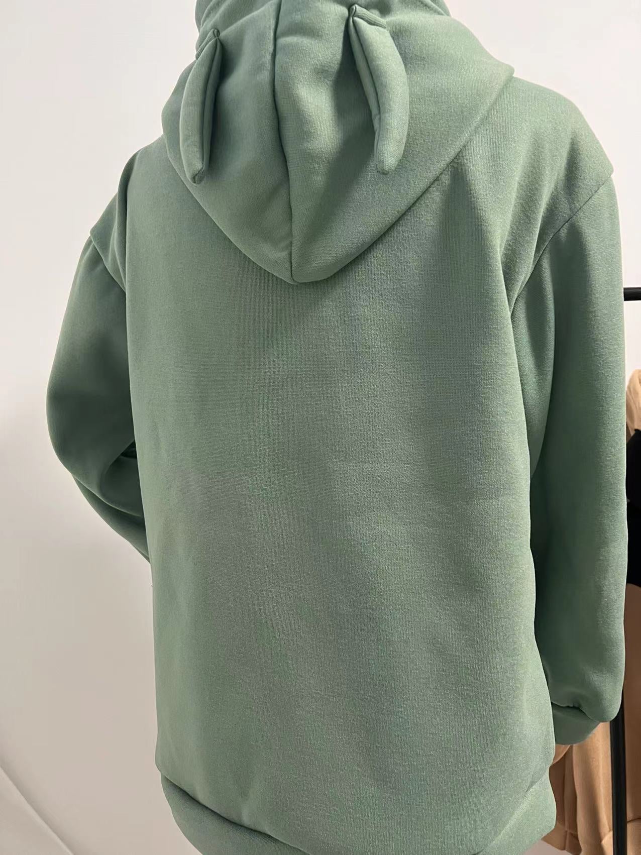 Femme Grafik Zip-Up Hoodie with unique statement Luvik