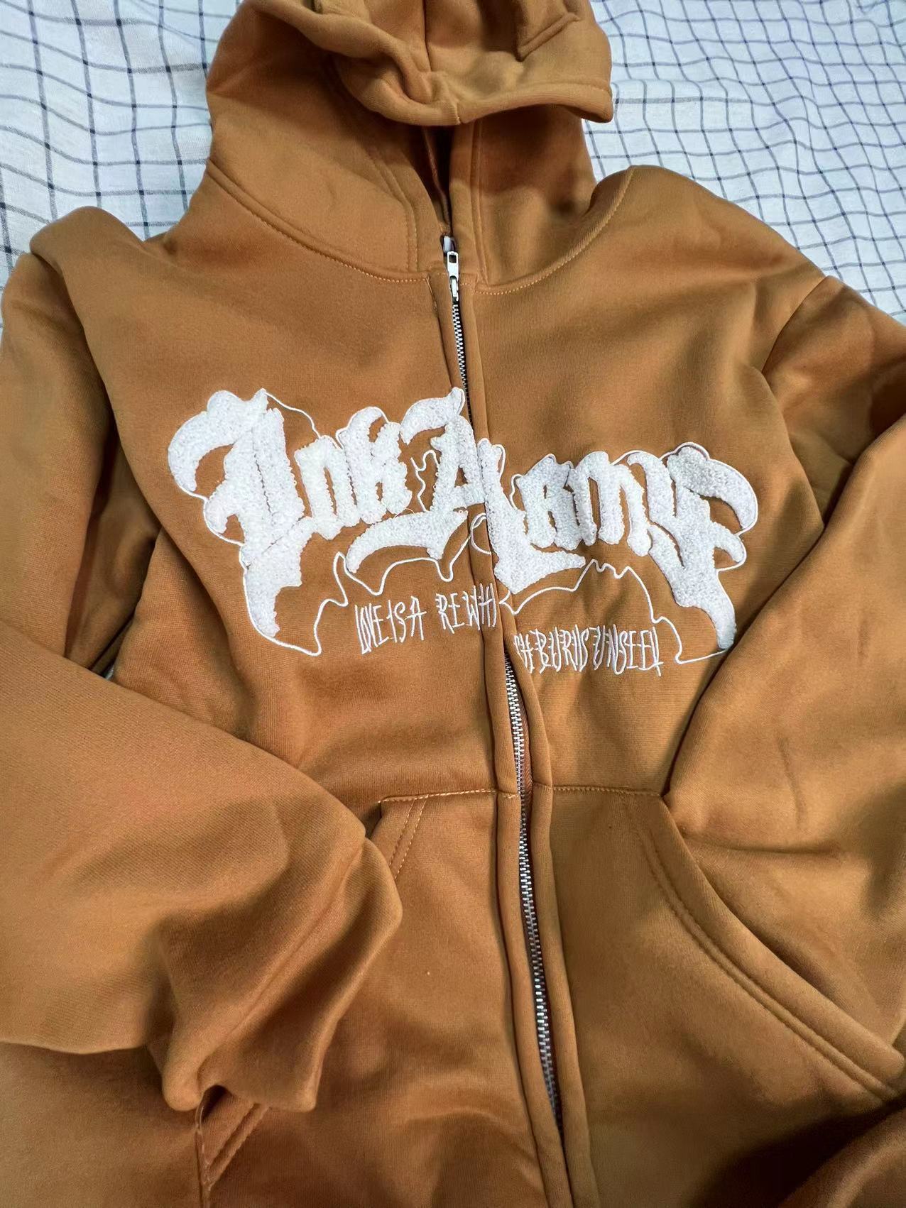 Femme Grafik Zip-Up Hoodie with unique statement Luvik