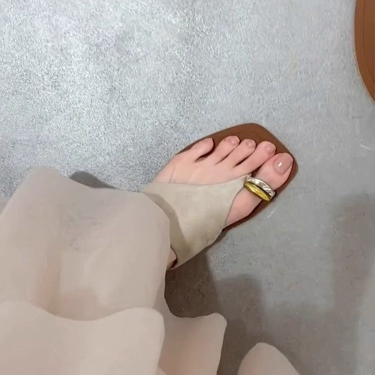 Naisten muoti flip-flops metallikoristeella Luvik