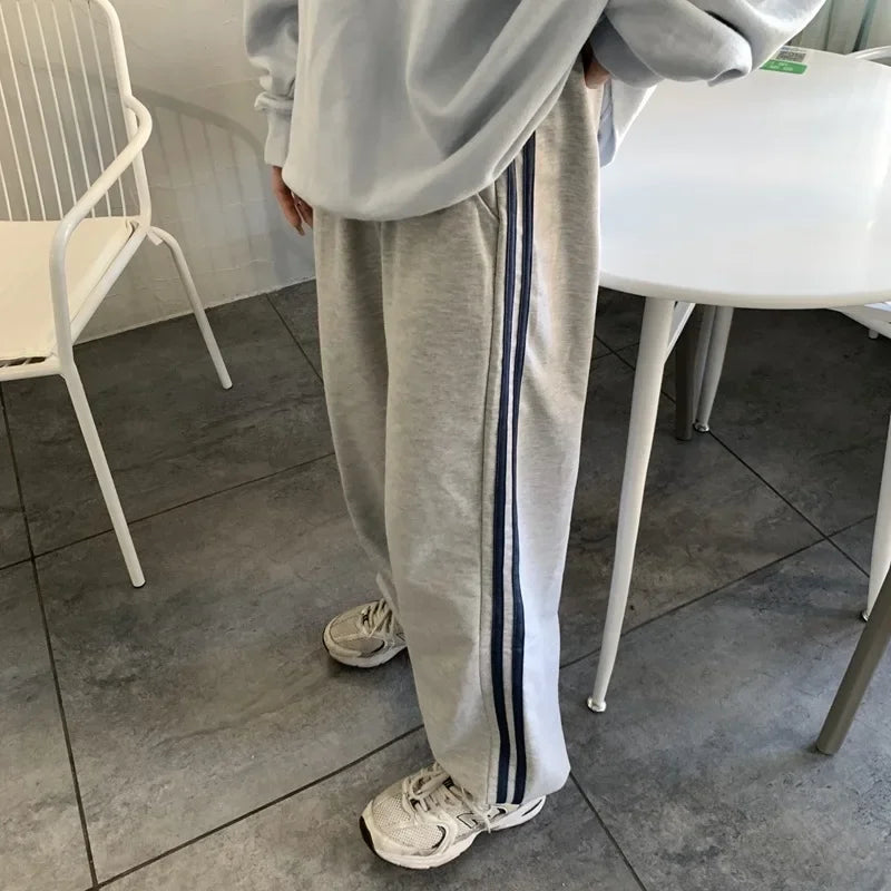 Luvik | Naisten collegeshortsit