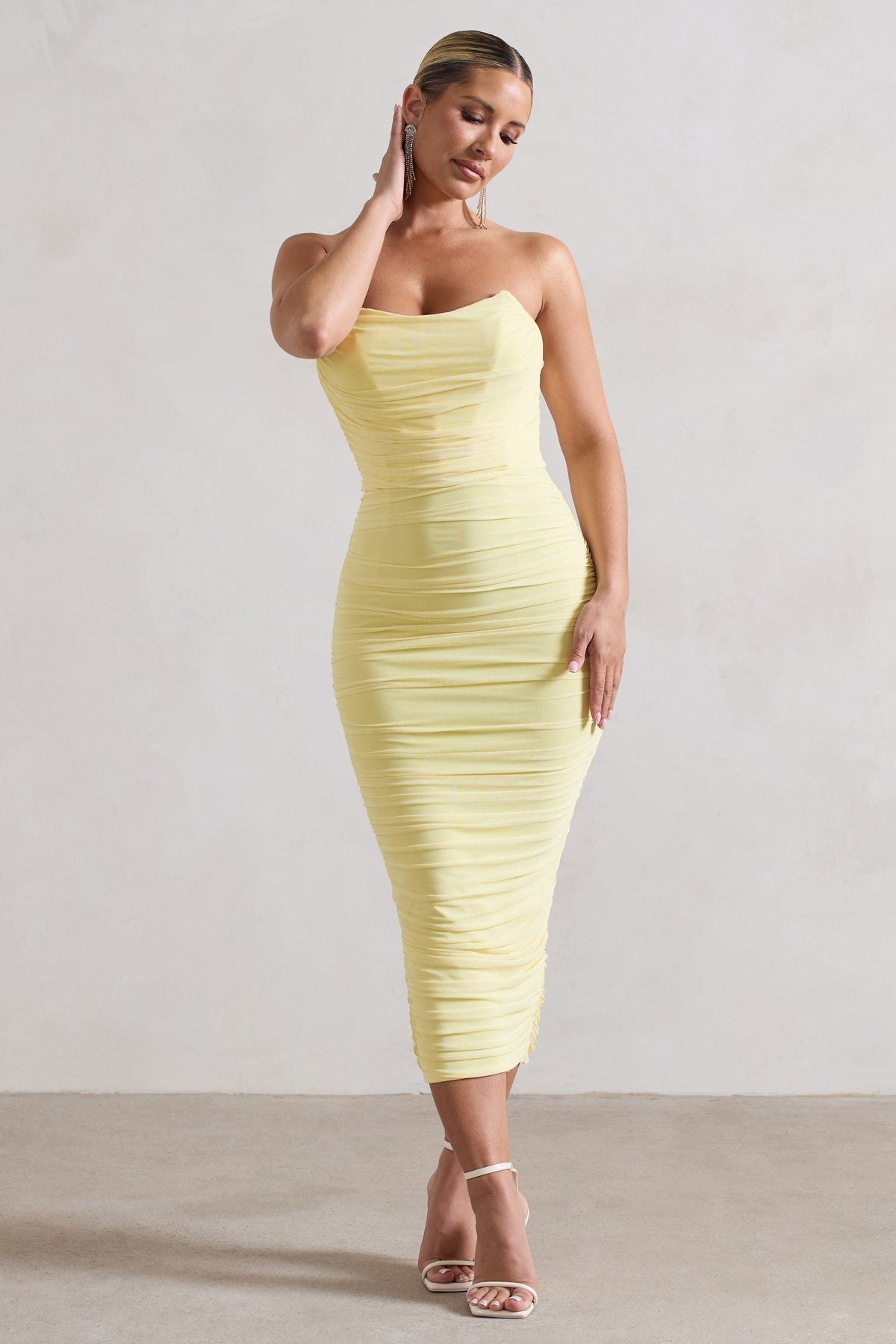 Luvik | Bodycon röyhelö Midi Putkimekko halkiolla Takana Velaca