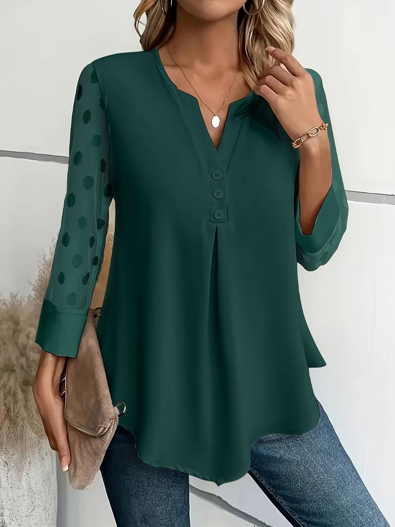 Luvik | Tyylikäs blusa, jossa on V-pääntie ja pilkulliset hihat