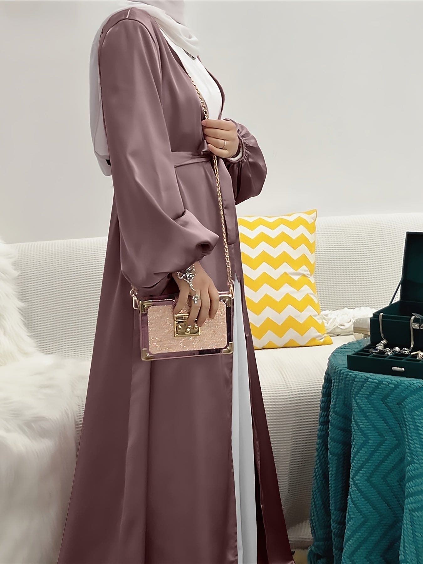 Luvik | Tyylikäs Abaya Mekko Vyöllä