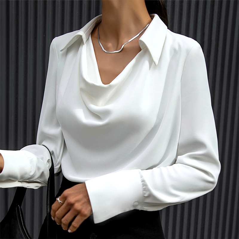 Luvik | Luxe Satinipusero V-pääntietä Ajaton Eleganssi & Vaivaton Tyylikkyys