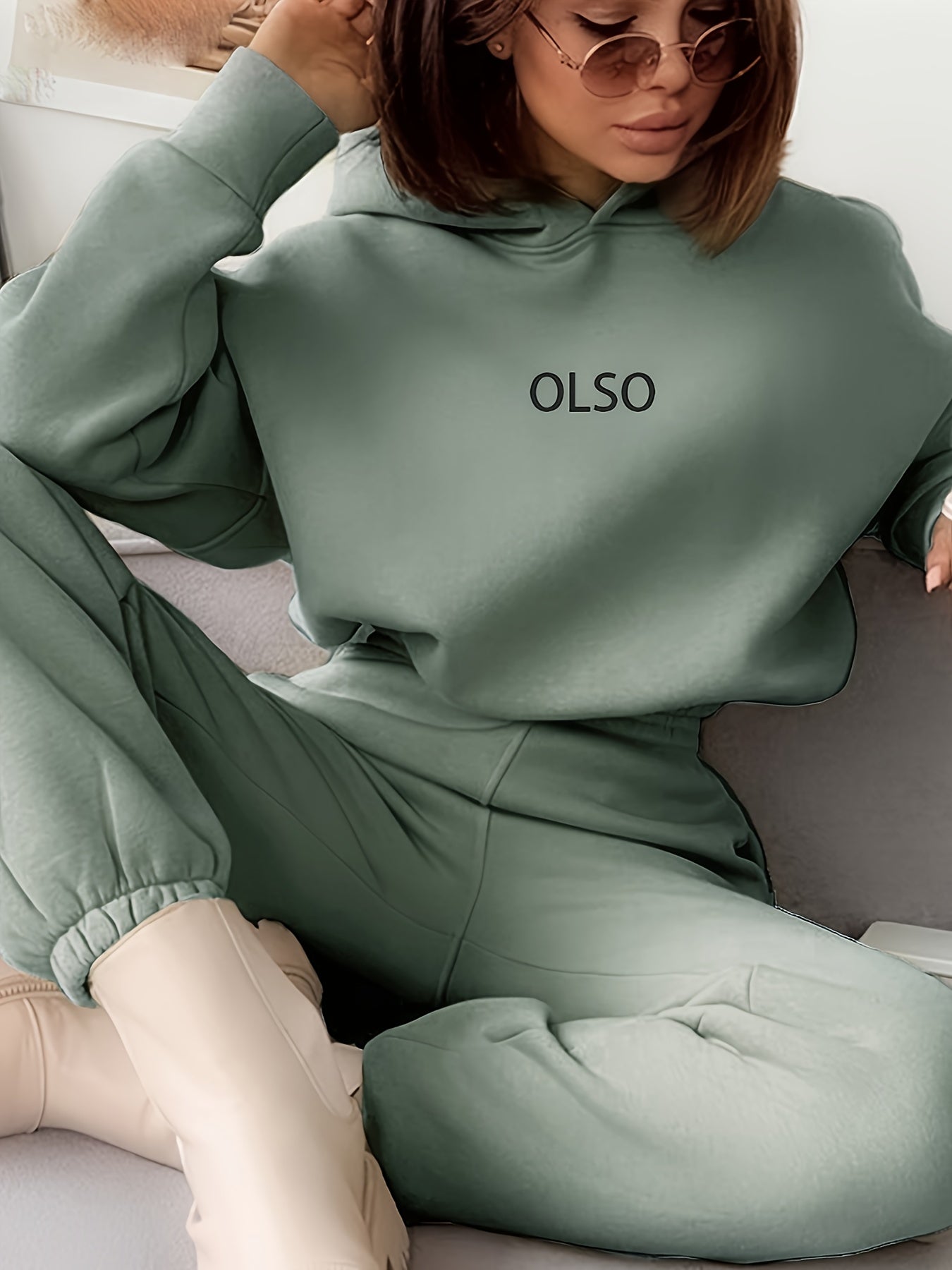 Luvik | Oslo naisten kahden kappaleen setti, joka koostuu hupparista ja collegehousuista