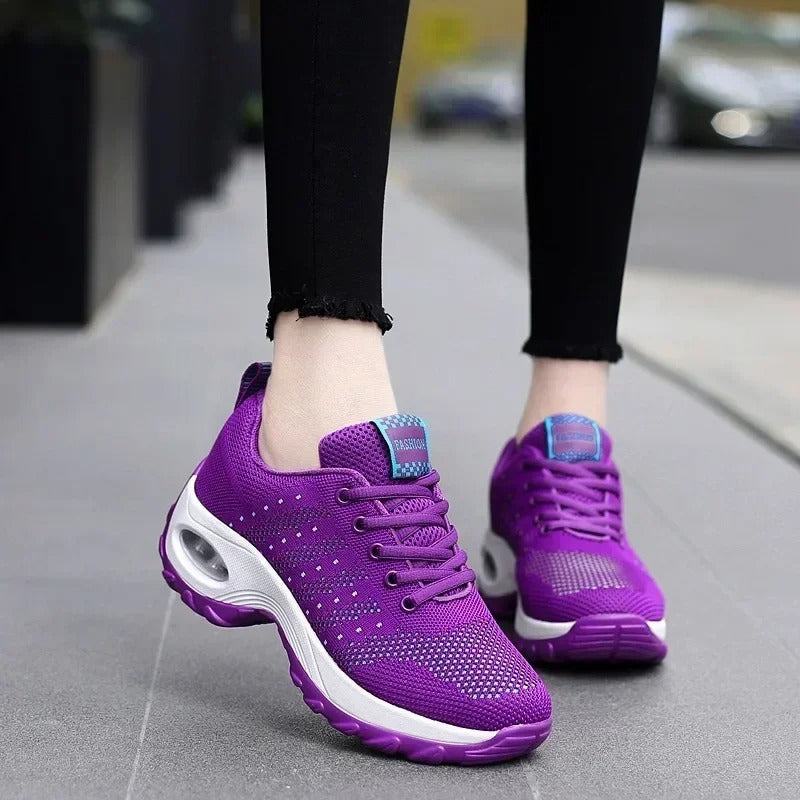 Luvik | Ergonomic shoes for healthcare with foot support and wide toe box