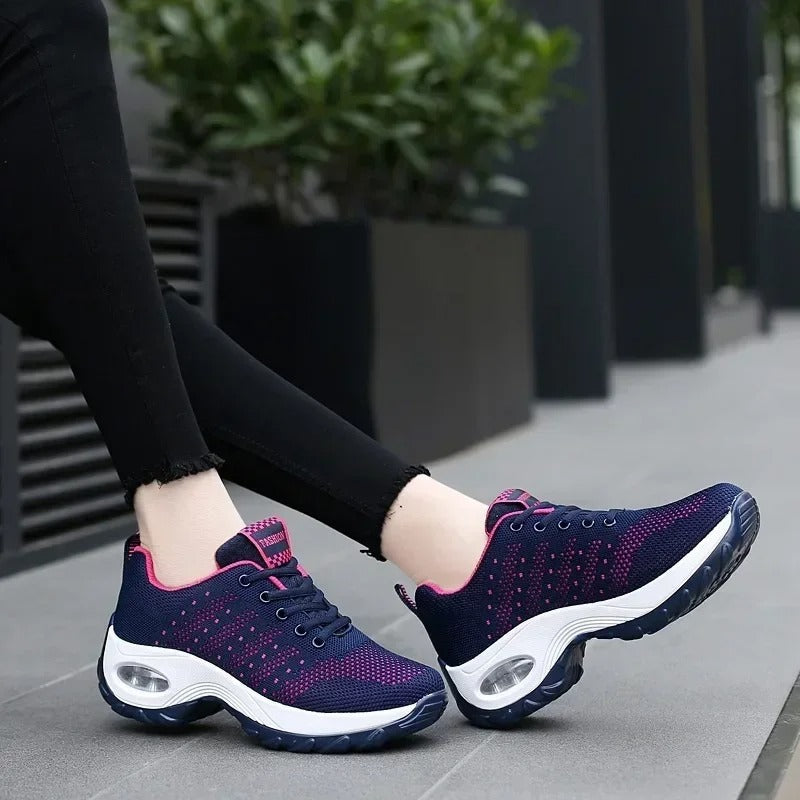 Luvik | Ergonomic shoes for healthcare with foot support and wide toe box