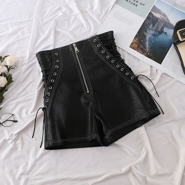 Luvik | Love Sign Cross Shorts